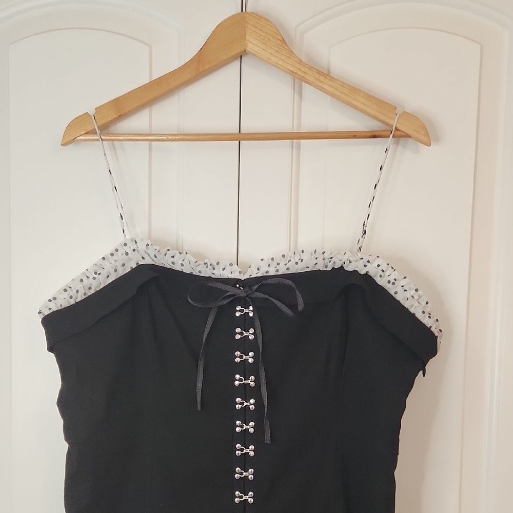 Elegant Black and White Women's Dress - Picture 5 of 16